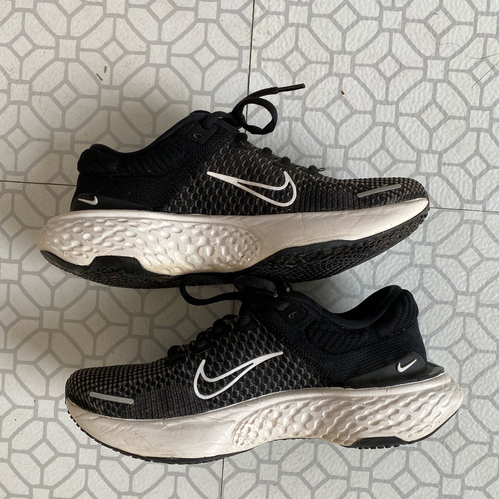 Nike ZoomX running shoes size 7.5